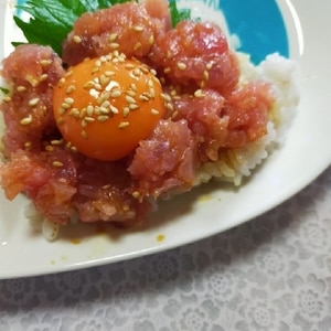 まぐろで、ユッケ丼風